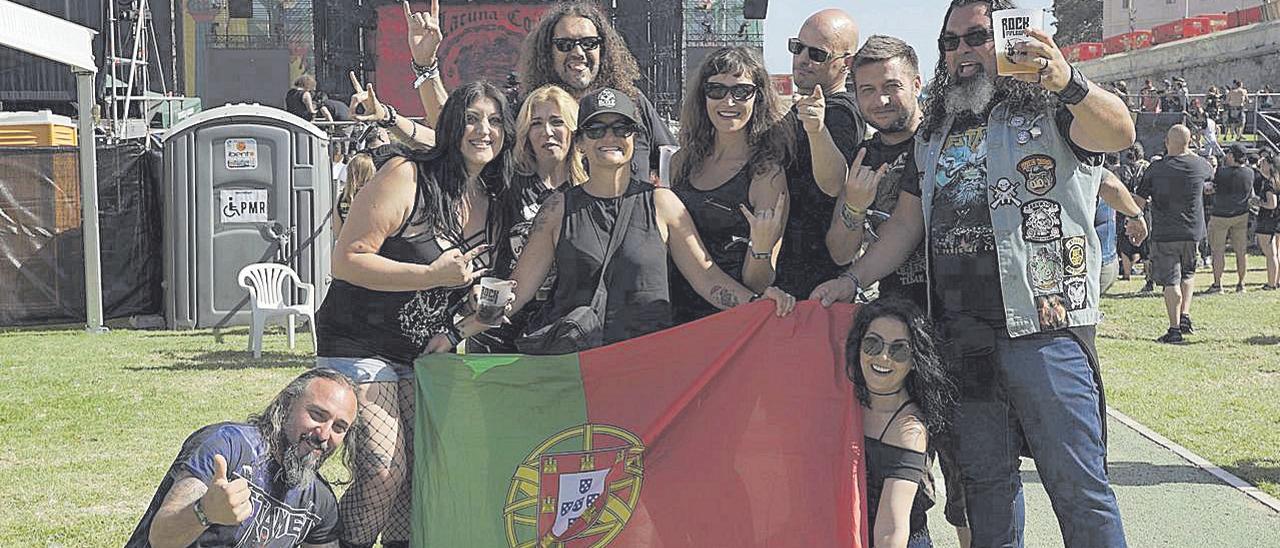 Un grupo de asistentes al festival