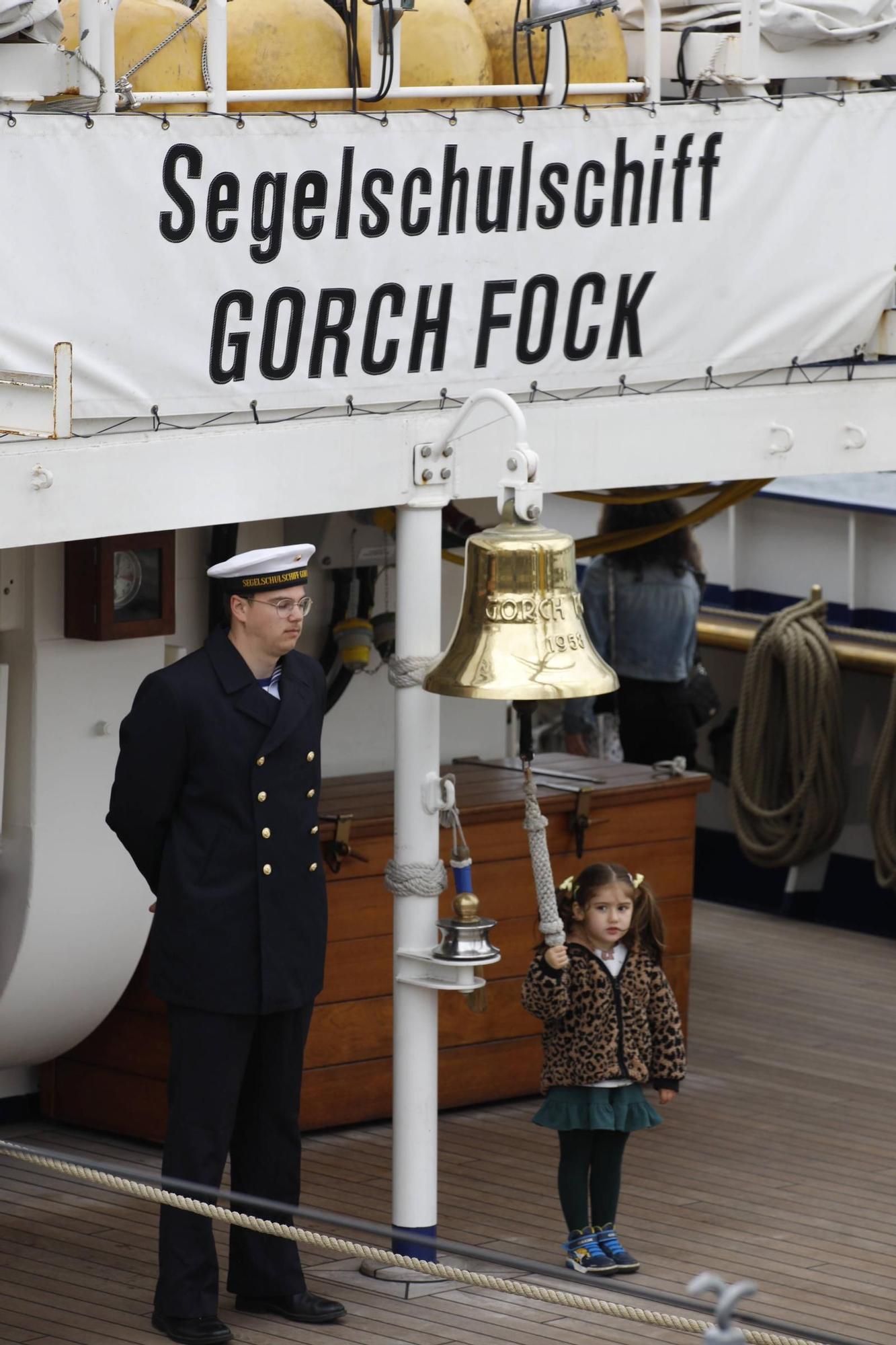 La jornada de puertas abiertas en el buque escuela "Gorch Fock", en imágenes