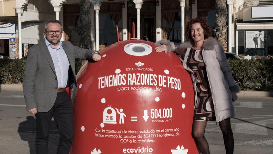 Torrevieja acoge una campaña de Ecovidrio para incentivar el reciclaje de estas navidades