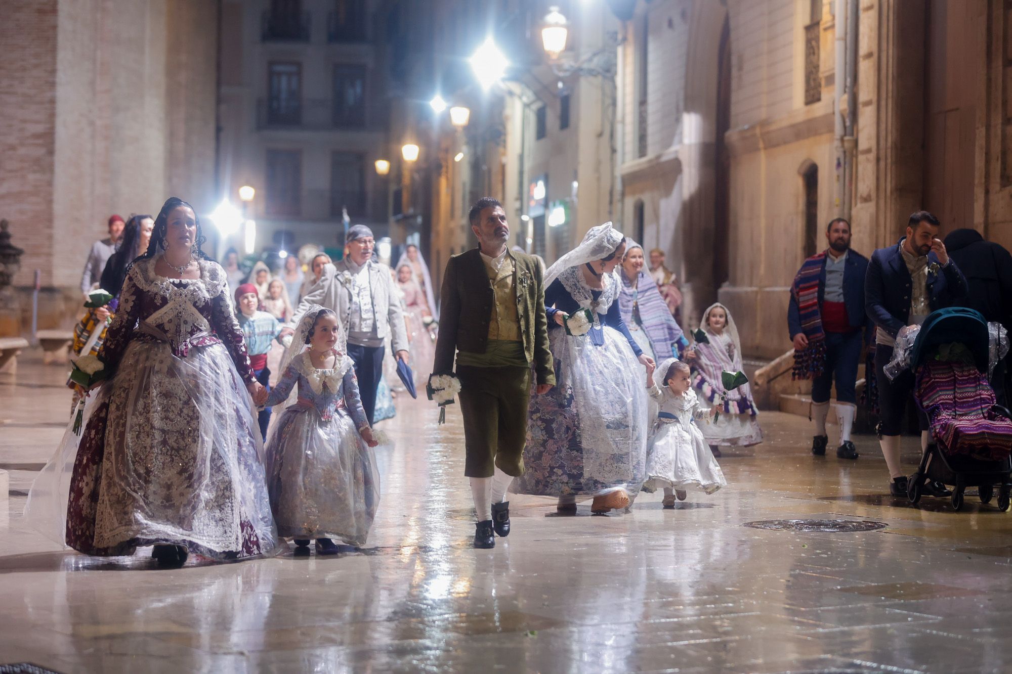 Todas las fotos de la Ofrenda del 18 de marzo por la calle San Vicente entre las 21:00 y las 22:00 horas