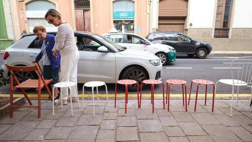 Los vecinos ya colocan sus sillas para ver a los Reyes Magos