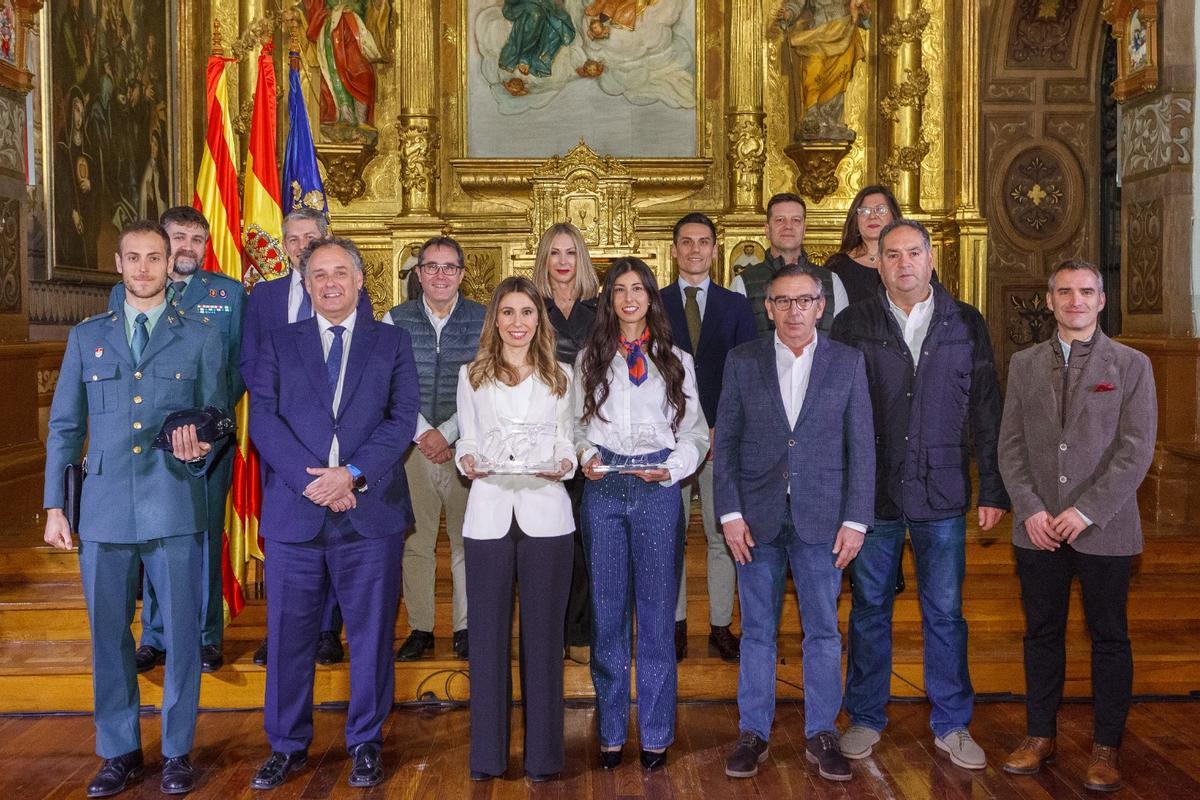 Foto de familia de las galardonadas y las instituciones durante el Premio Mujer Turiasonense 2026.