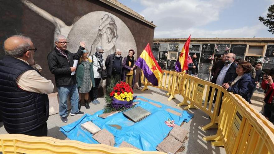 Un instante del acto de este 14 de abril en Elche.