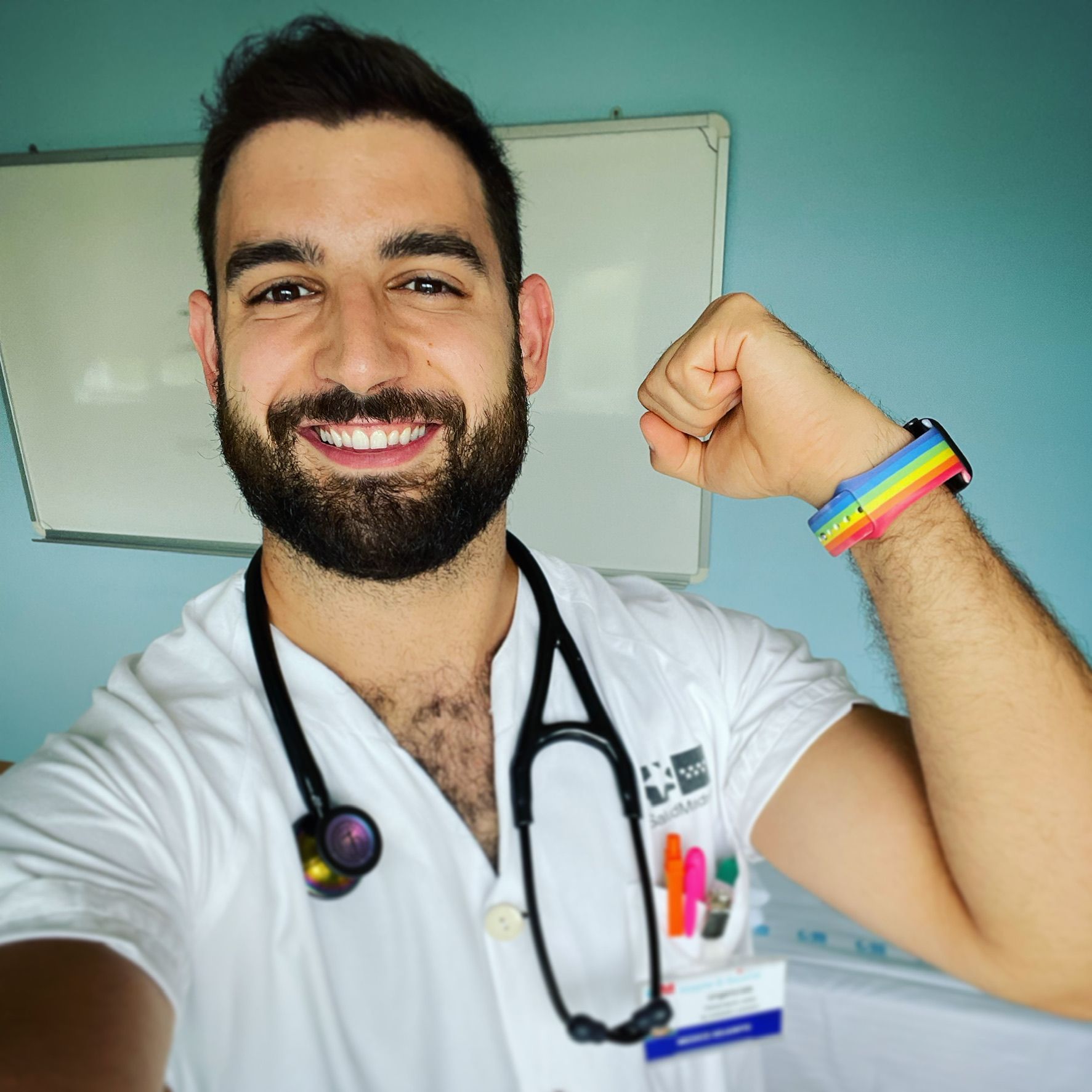 El joven médico durante una jornada laboral.