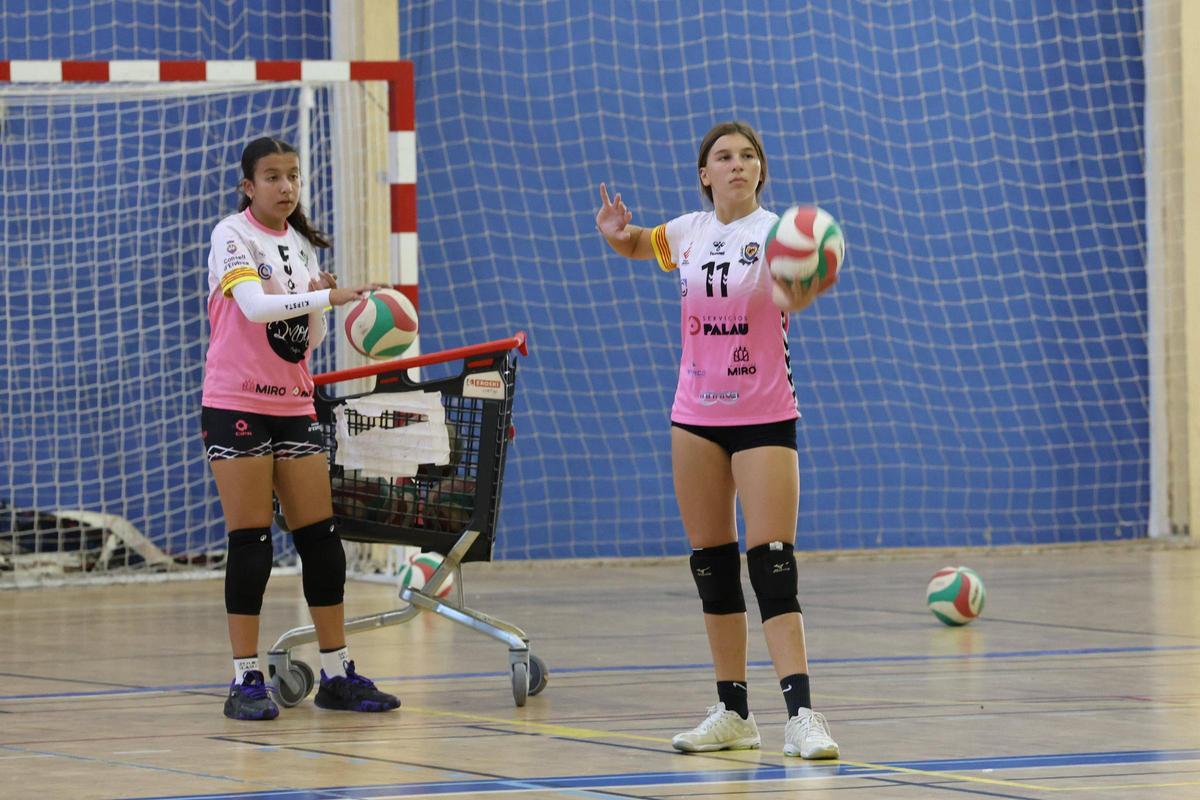 Todas las imágenes de las jornadas de tecnificación de vóley en el Polideportivo Es Viver