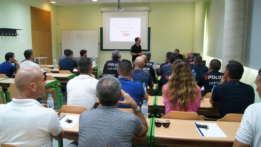 Curso de la Policía Local sobre armas de letalidad reducida.