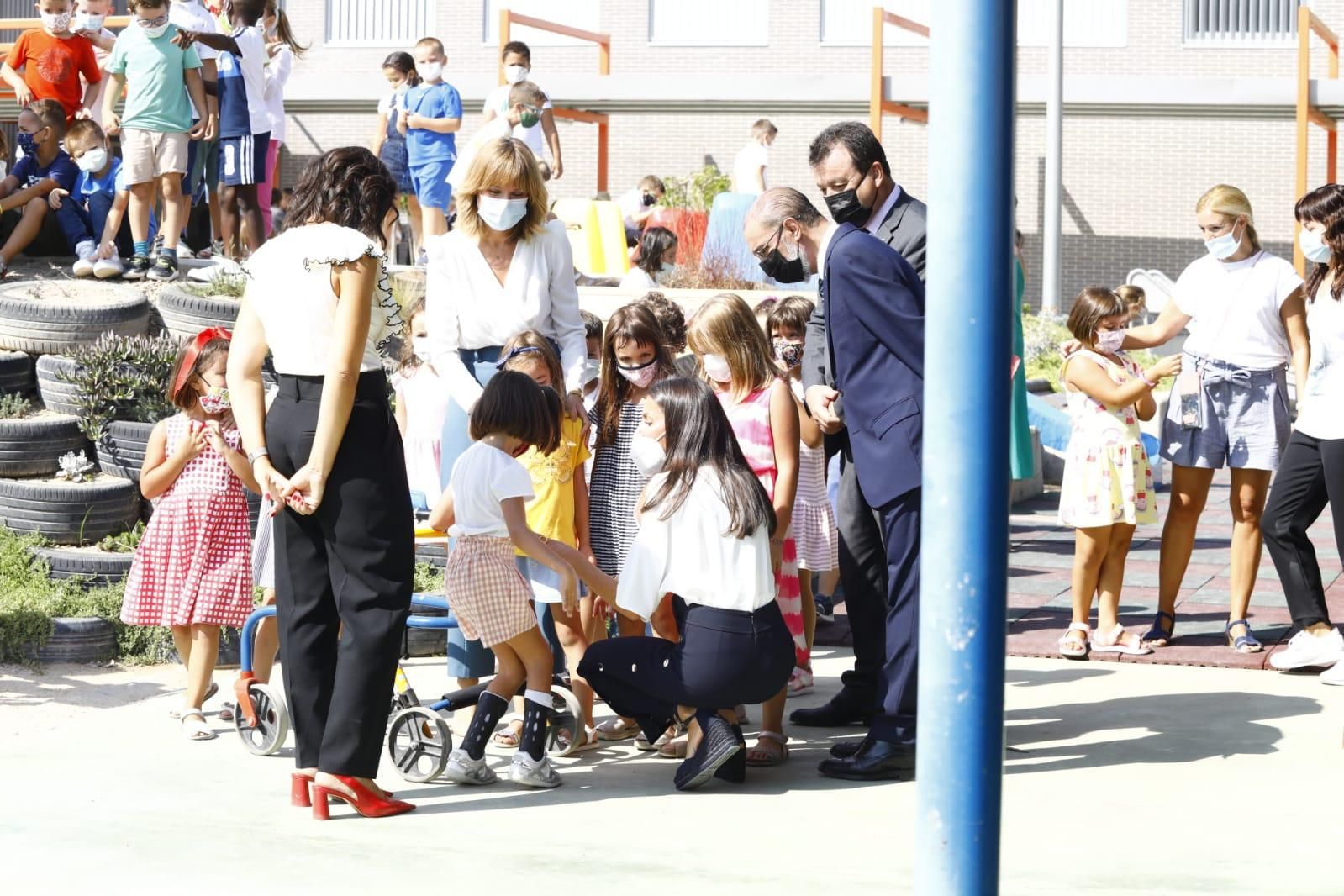 FOTOGALERÍA | La reina Letizia inaugura el curso escolar en Zuera