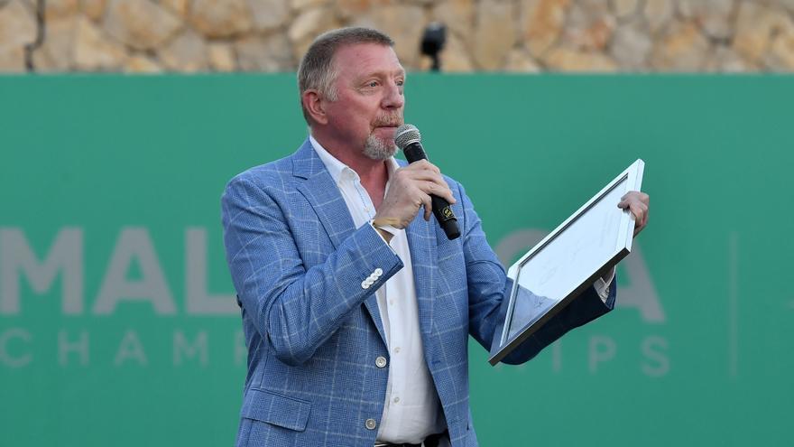 Wie in alten Zeiten auf dem Rasen: Boris Becker bei der Eröffnung der Mallorca Championships