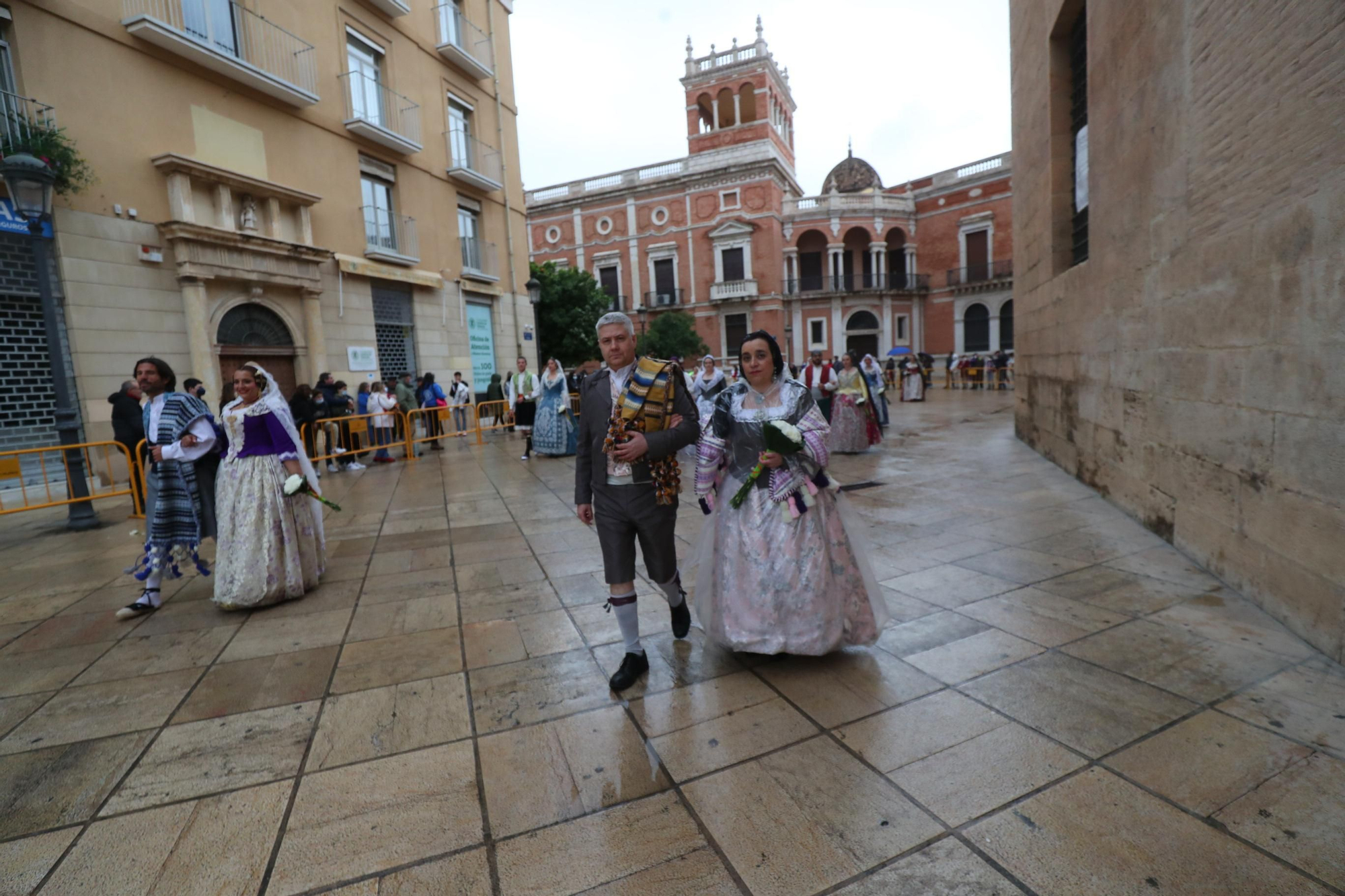 Búscate en el primer día de ofrenda por la calle de la Paz (entre las 15:30 a las 17:00 horas)