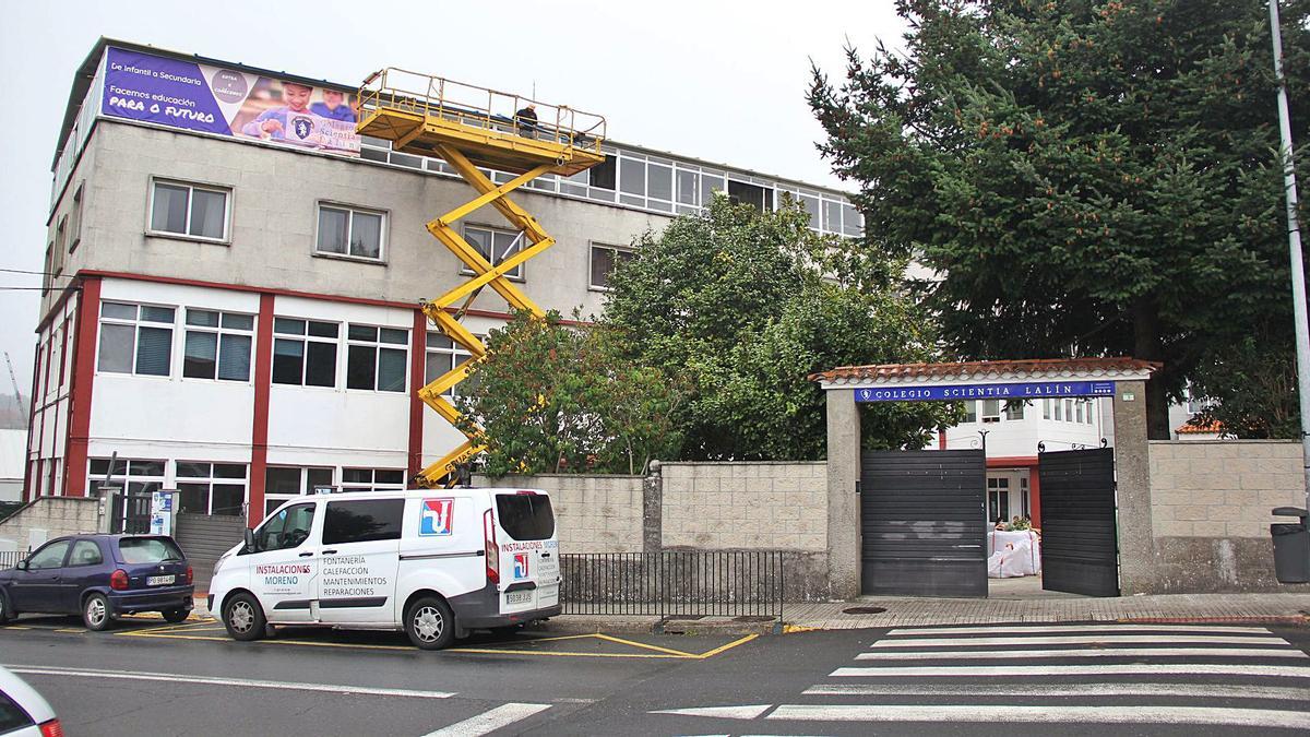 Obras en uno de los edificios que integran el centro concertado lalinense |   // BERNABÉ/ANA AGRA