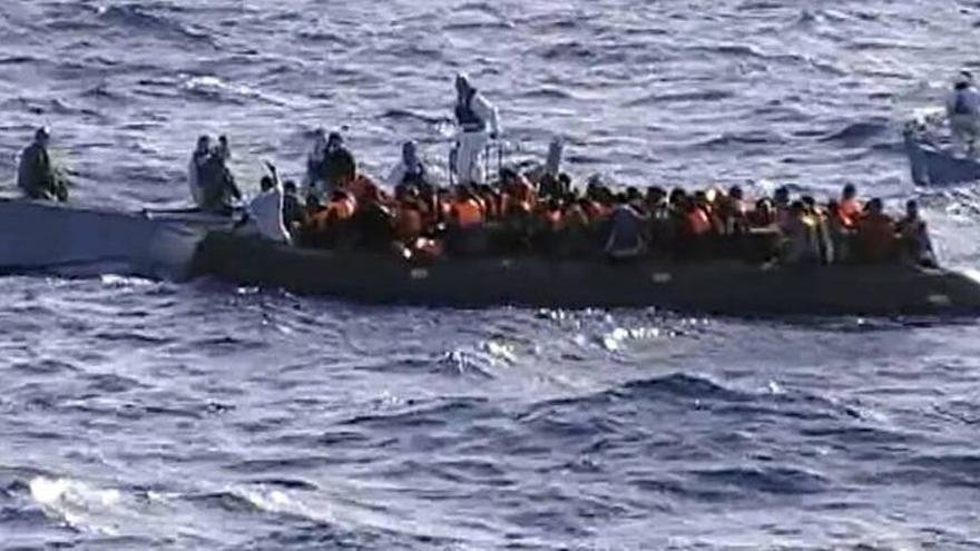 Italia captura una nave nodriza de inmigrantes clandestinos