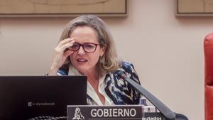 La jutge investiga quatre contractes d’una fundació que presideix Calviño