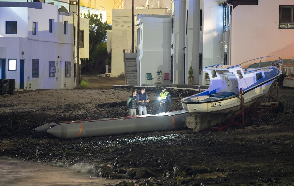 Salvamento socorre y desembarca en Lanzarote a 45 migrantes.