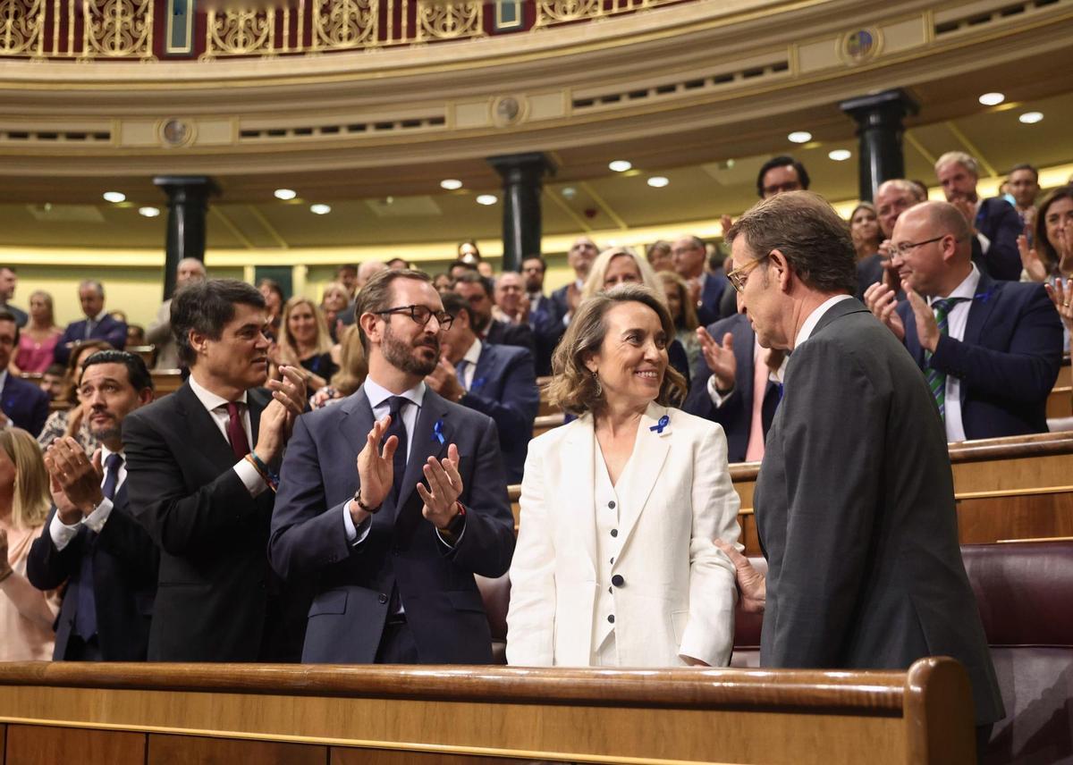 (I-D) El secretario General del Grupo Popular en el Congreso, Carlos Rojas; el portavoz del Partido Popular en el Senado, Javier Maroto; la secretaria general y portavoz del PP, Cuca Gamarra, y el presidente del PP, Alberto Núñez Feijóo, durante la primer