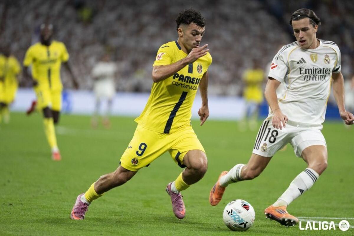 Mikautadze en el encuentro del Villarreal CF ante el Real Madrid