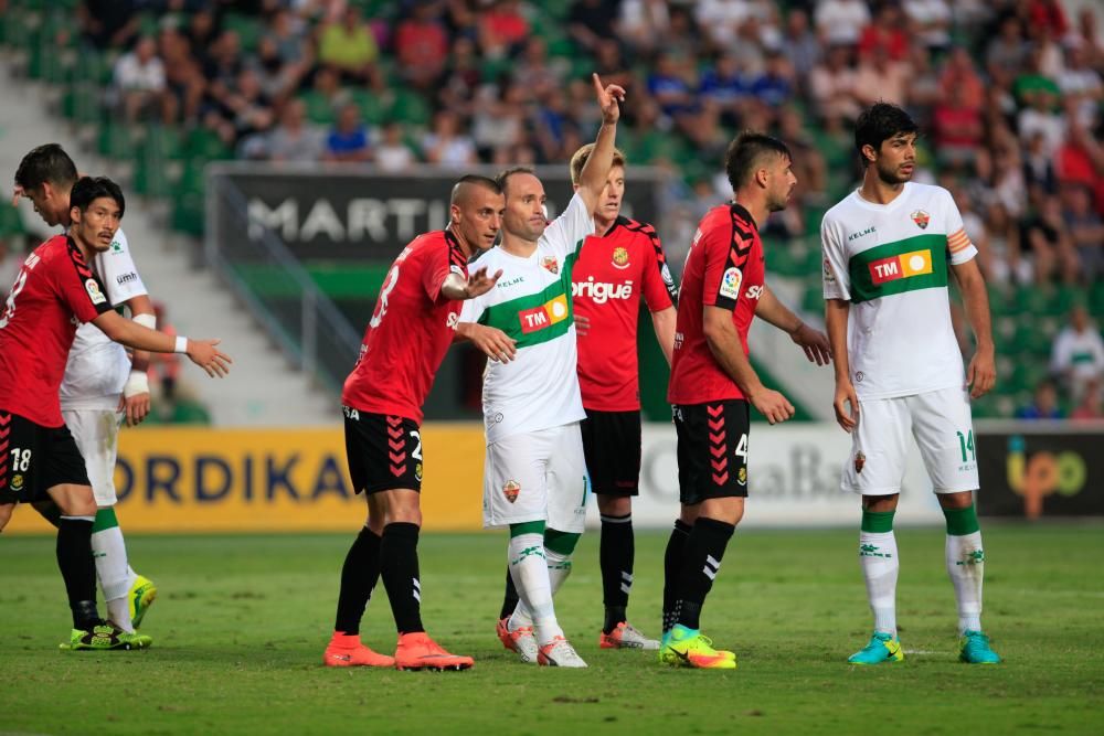 Elche y Nàstic empatan en el Martínez Valero