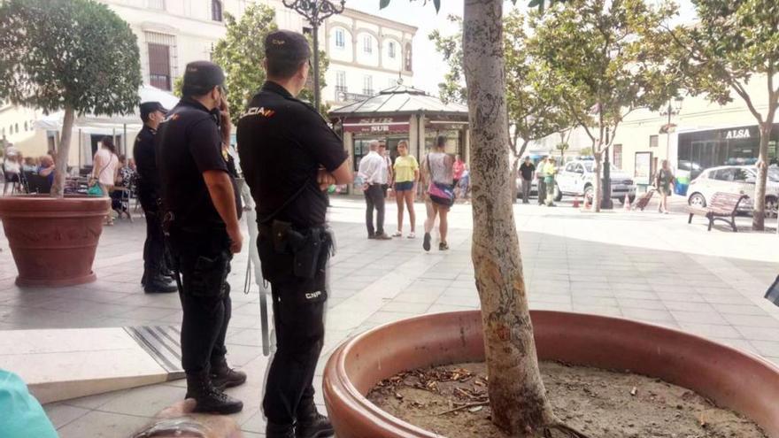 Agentes de la Policía Nacional, esta mañana.