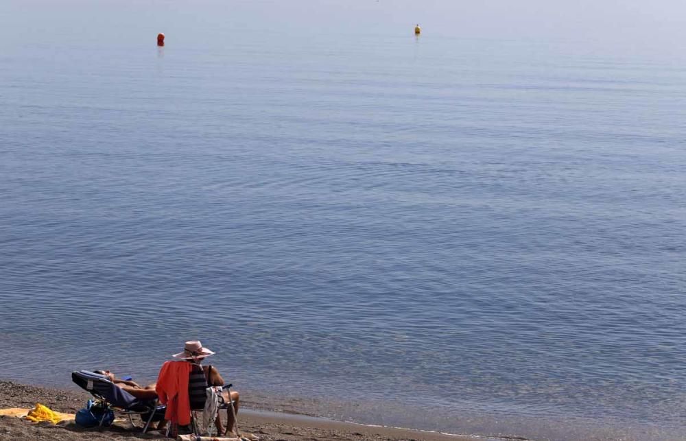 Penúltimos días de playa en Málaga capital