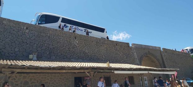 Retenciones kilométricas en sa Calobra por una avería de un bus