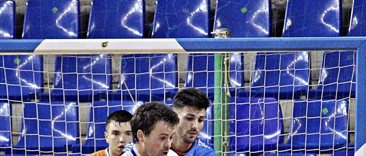 Rafa Ara anotó uno de los dos goles del Alzira. | RAÜL AMAT