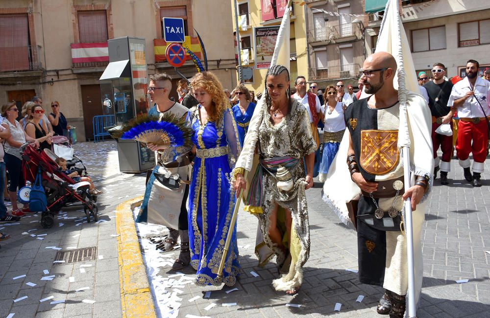 Xixona disfruta del Día de Embajadas en la segunda jornada de Trilogía Festera