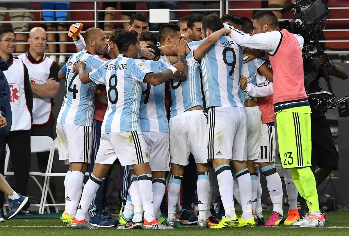 L'Argentina derrota Xile 2-1 sense Messi