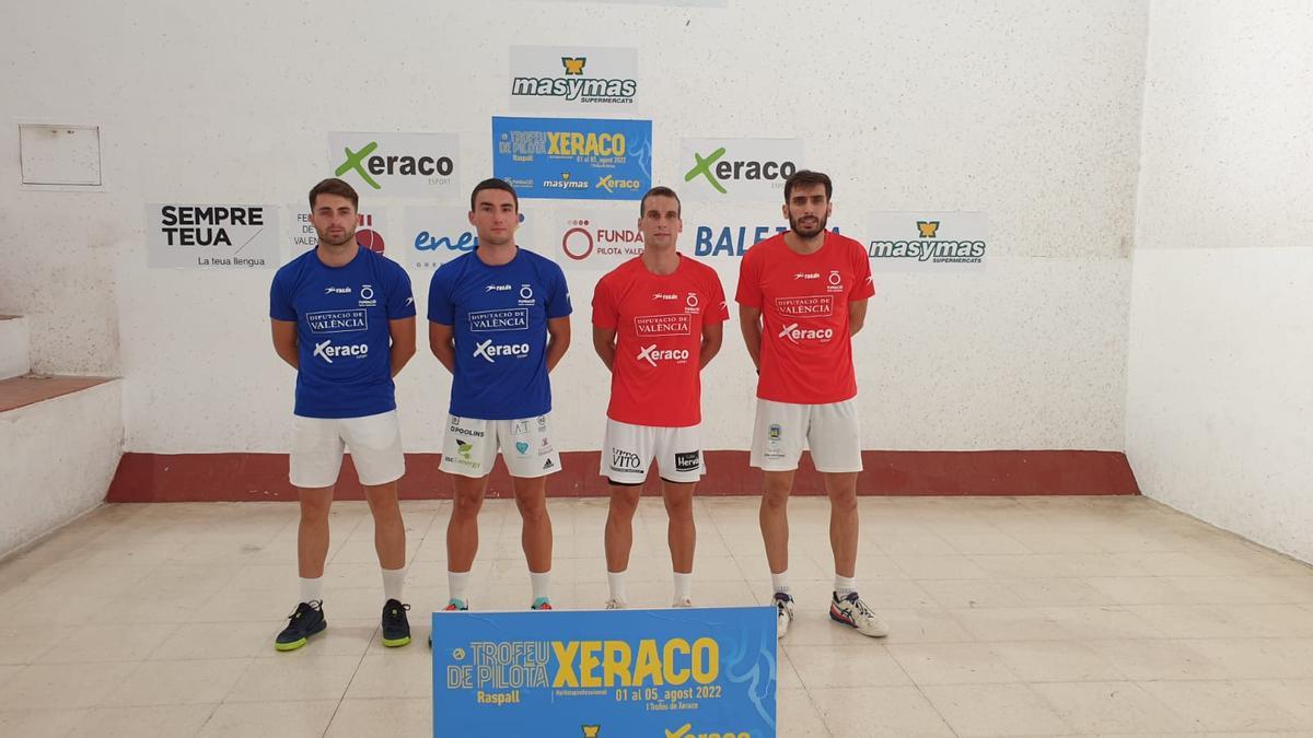 Moltó y Canari, de rojo, ganaron a Iván y Raúl, de azul en la 2ª semifinal del Trofeu Festes Xeraco de raspall