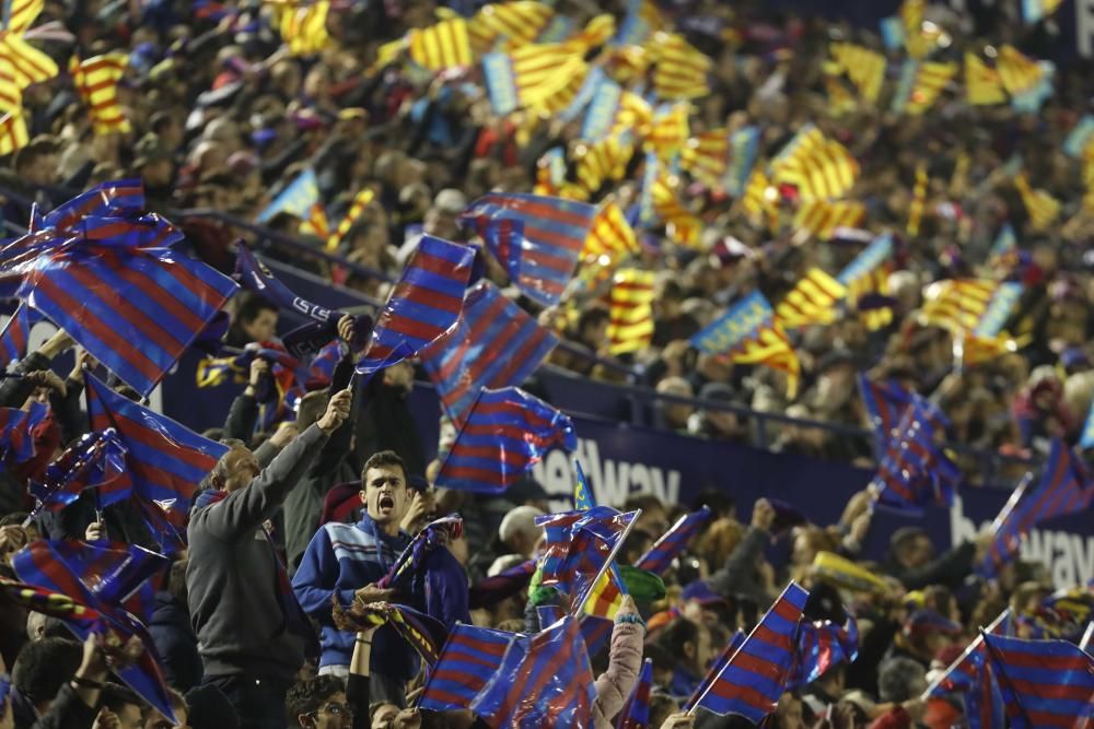 Las mejores imágenes del derbi Levante UD - Valencia CF