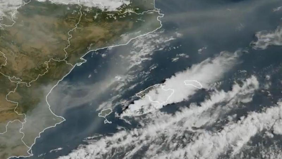 El humo de los incendios en la Península es visible desde el satélite Meteosat de la AEMET.
