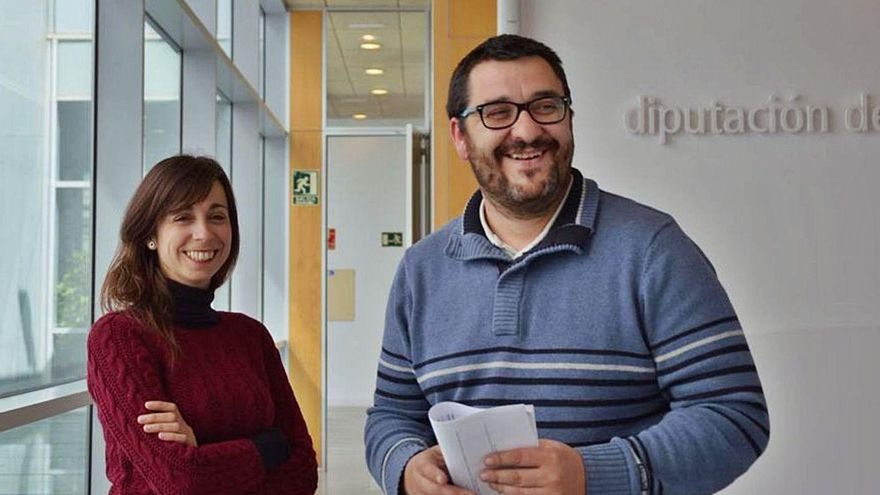 La diputada provincial Teresa Sánchez y el coordinador de IU, Guzmán Ahumada.