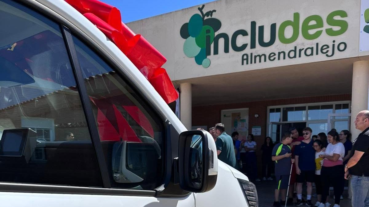 El nuevo vehículo de Includes fue presentado en sus instalaciones de Almendralejo.