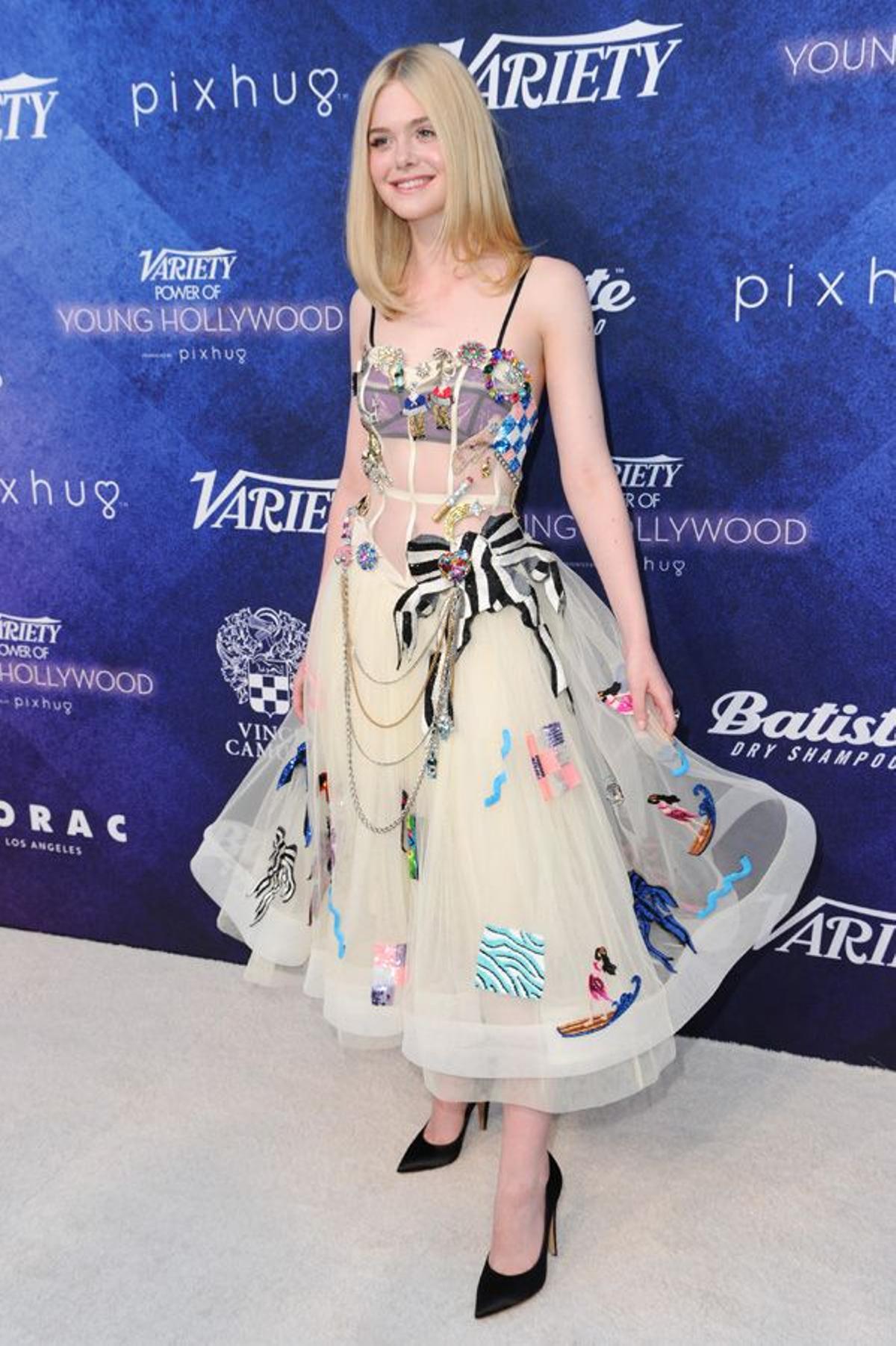 Elle Fanning sorprende con un diseño de Marc Jacobs