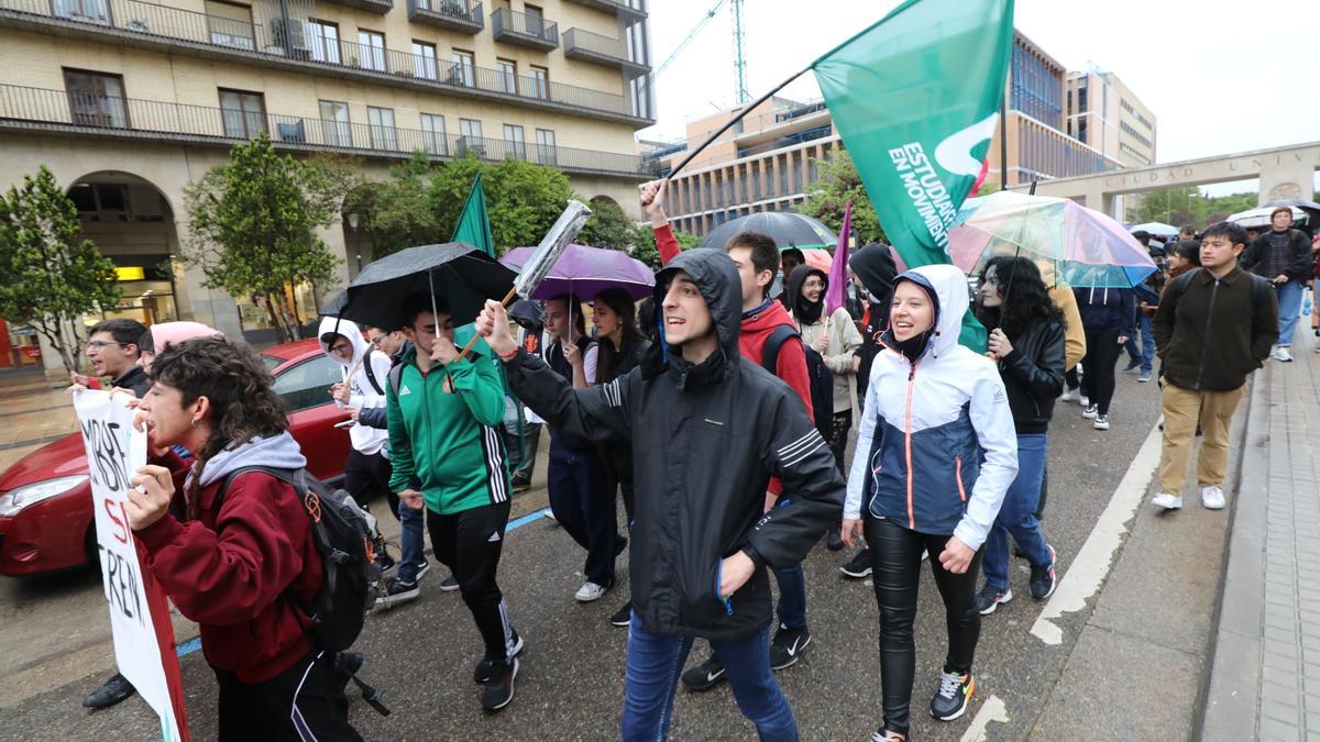 Manifestación de estudiantes, este miércoles, en Zaragoza.