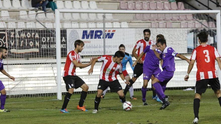 David Álvarez y Rubén Moreno, en jugada de ataque.