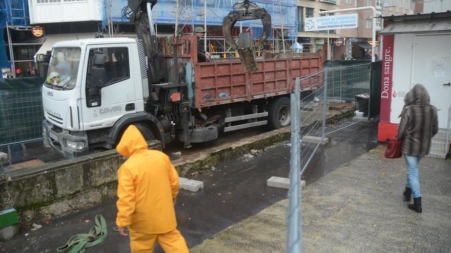 Trabajos para desmontar parte del muro