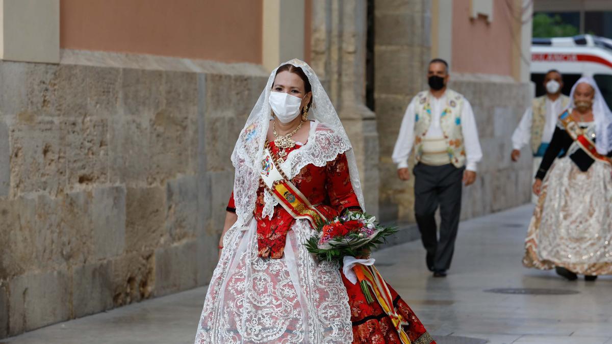 Búscate en el segundo día de Ofrenda por la calle del Mar (entre las 18.00 y las 19.00 horas).