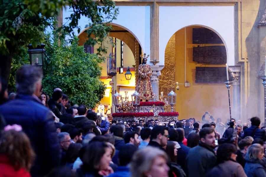 El Vía Crucis de las Cofradías en imágenes.