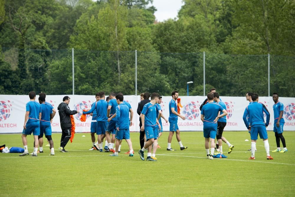 Entrenamiento del Real Oviedo y alumnos del Loyola