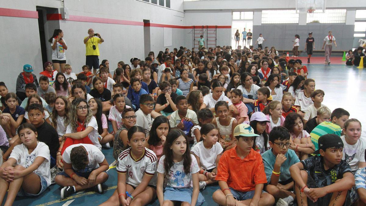 Ourense Asociacion juvenil Amencer con la visita de Rosendo Luis Fernandez de la Diputacion Provincial