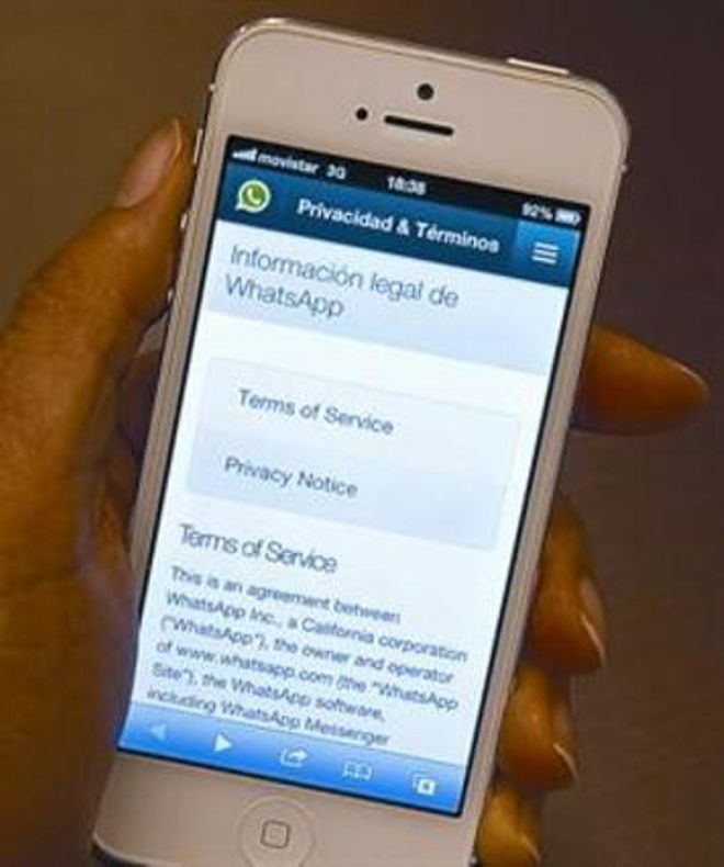 Condicions d’ús de WhatsApp en un mòbil.