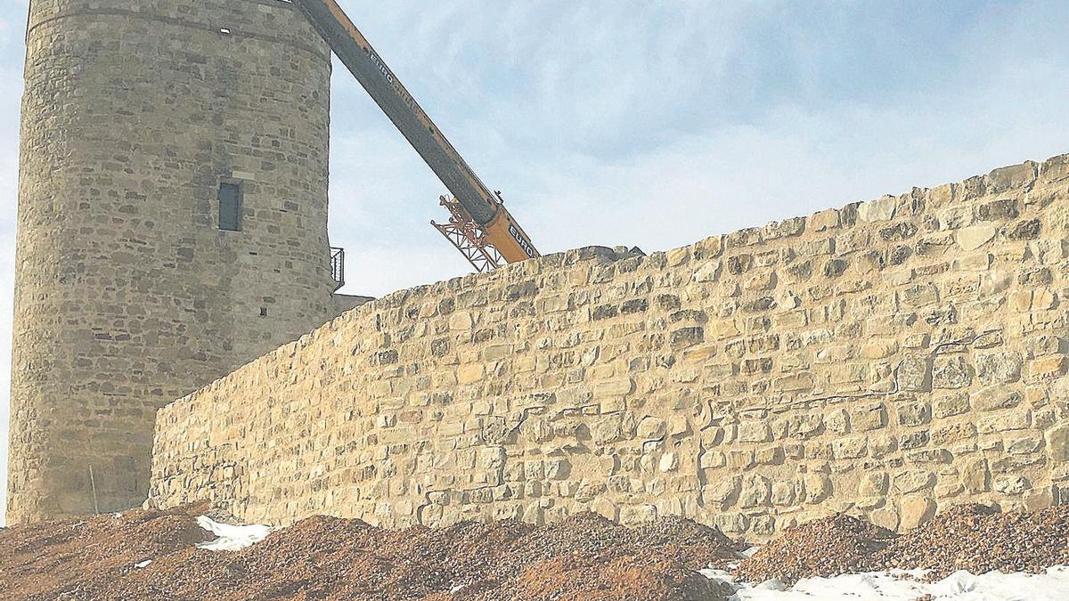 En esta fase se ha restaurado la muralla del recinto.