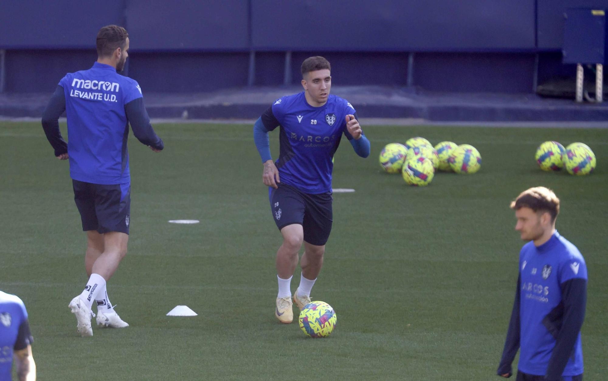 Sesión de entrenamiento del Levante UD