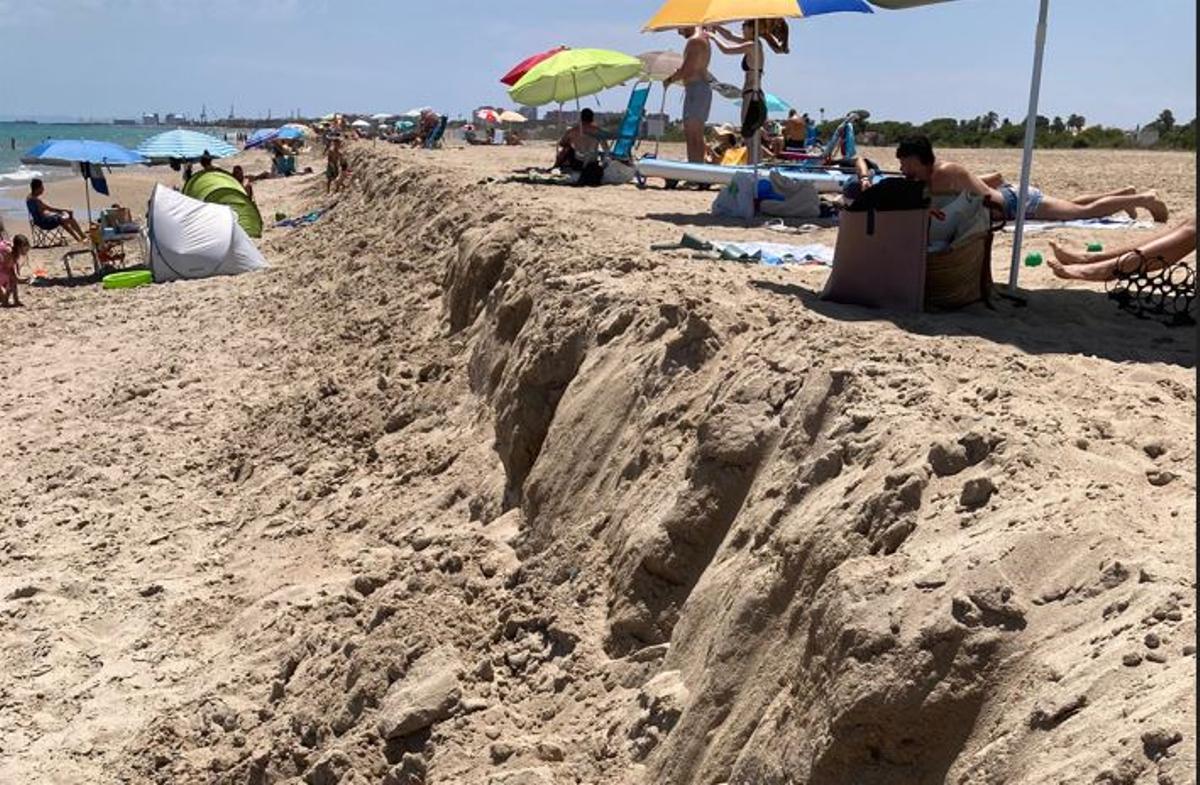 Así es el gran escalón en algunos tramos del litoral norte de Sagunt