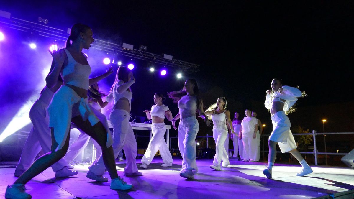 Ni la calor atura el bon ambient dels concerts de la revetlla de Sant Pere a Figueres