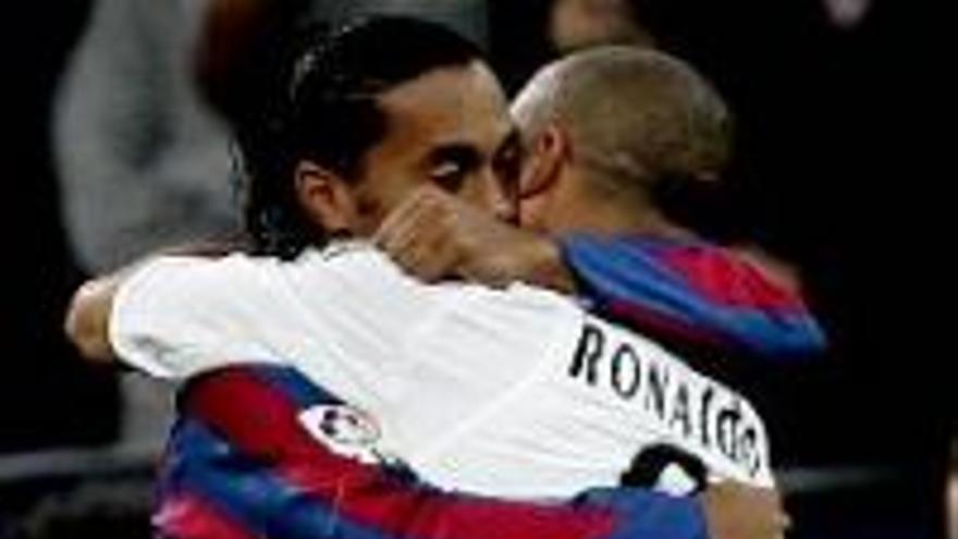 Ronaldinho, en boca de todos tras ser ovacionado