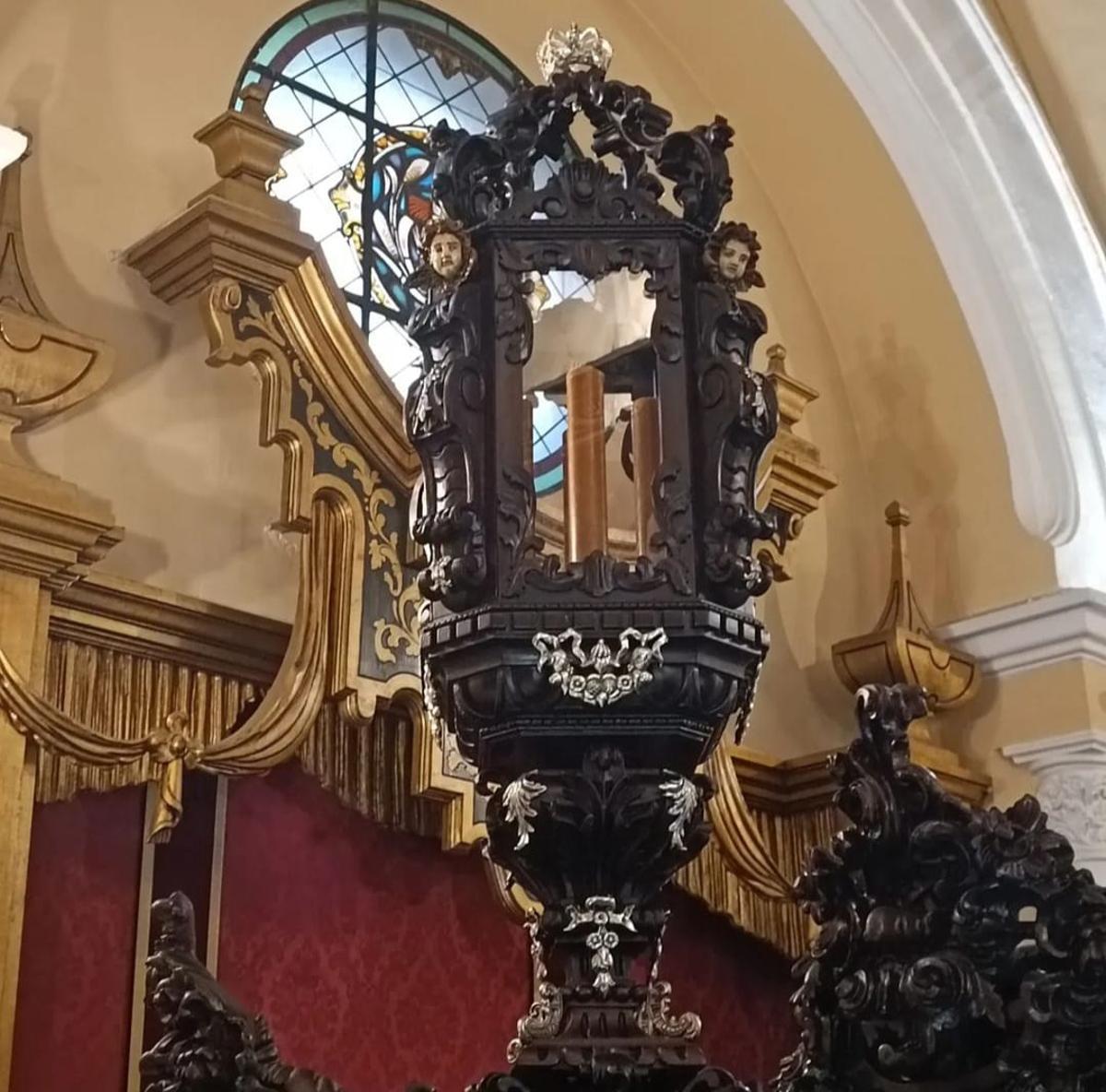 Faroles tallados para el paso de Jesús Nazareno.