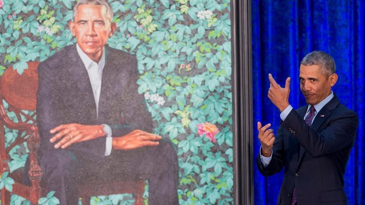 Obama, ante un retrato suyo en el Smithsonian de Washington