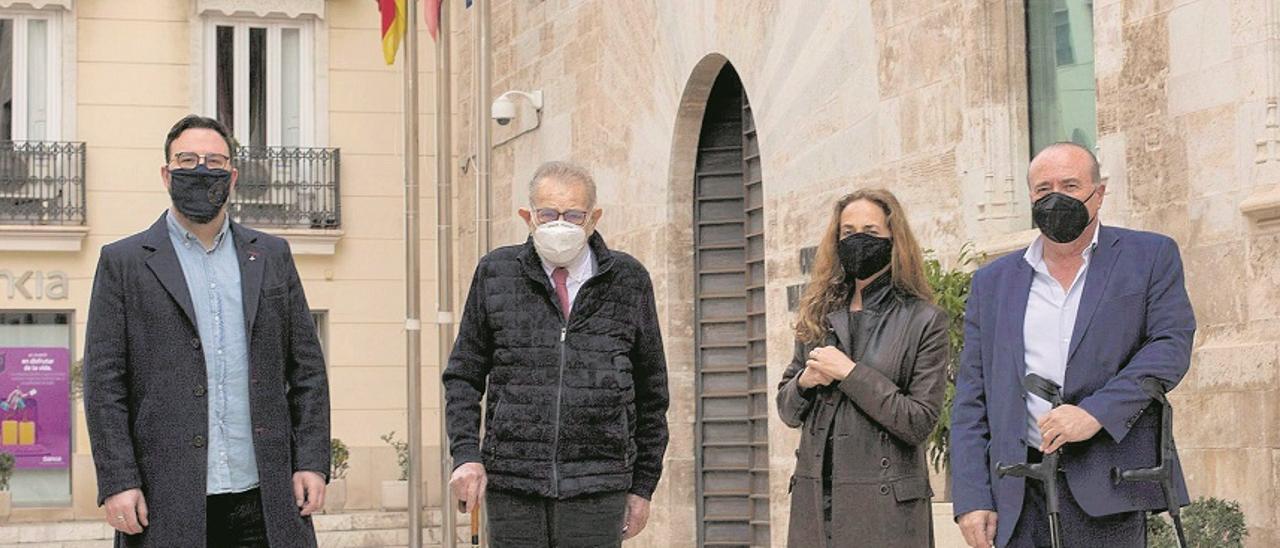 Yuri Aguilar (exUPyD), José Luis Boado (exCDS), Carolina Punset (exCiudadanos) y Carlos Laguna (exCDS y ahora en el PSPV) ante las Corts.