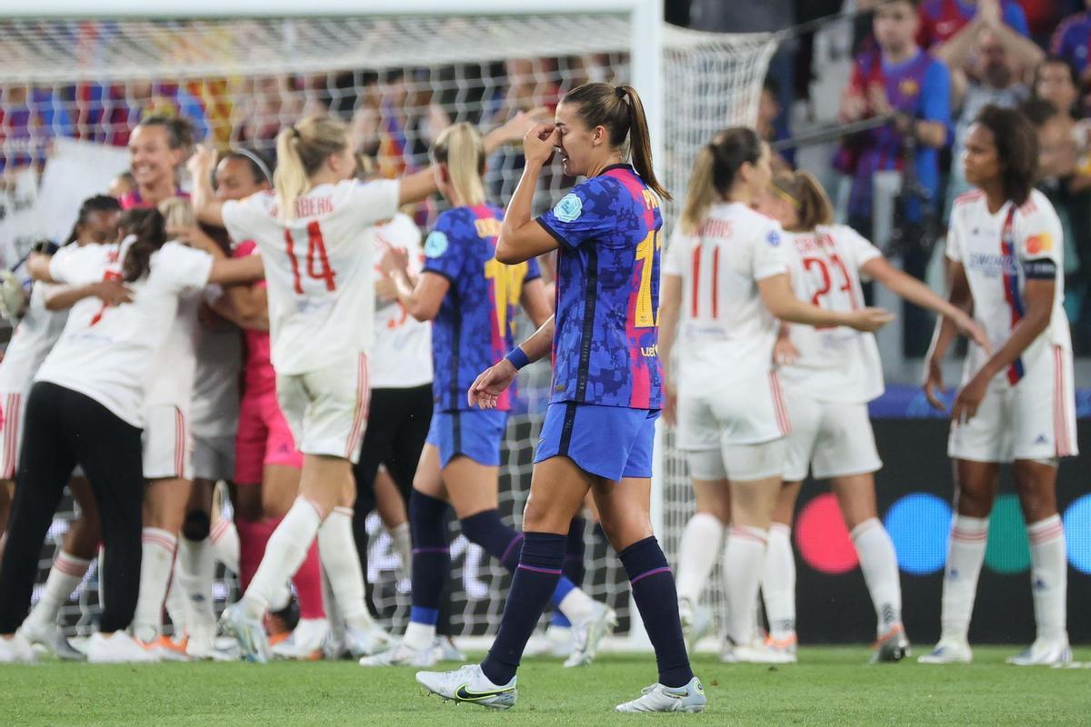 La centrocampista del Barcelona Alexia Putellas (c), al término de la final de la Liga de Campeones femenina entre el Lyon y el FC Barcelona disputada en Turín. EFE/Kiko Huesca