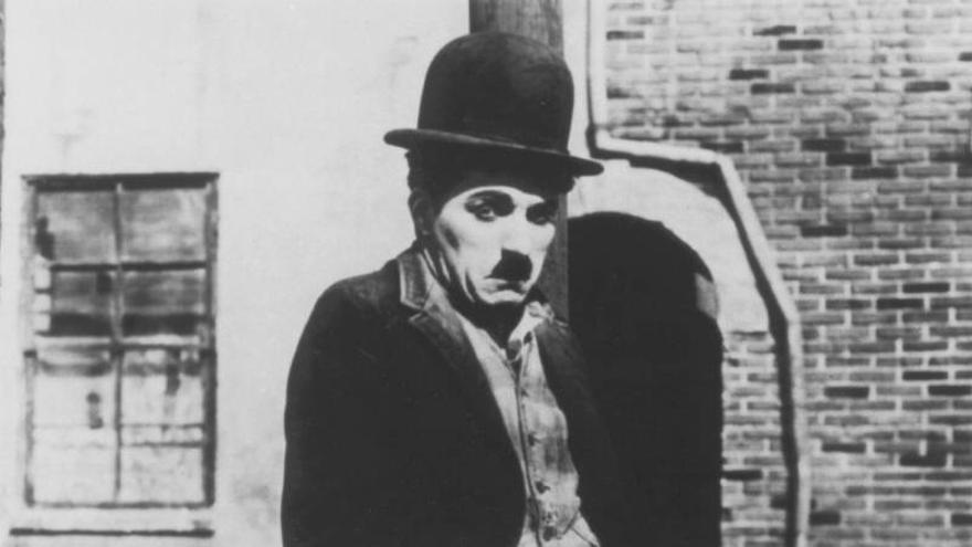 Charlot cumple 100 años